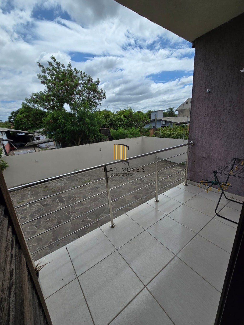 Casa de 3 dormitórios com  uma vaga de garagem no bairro Niterói Canoas.