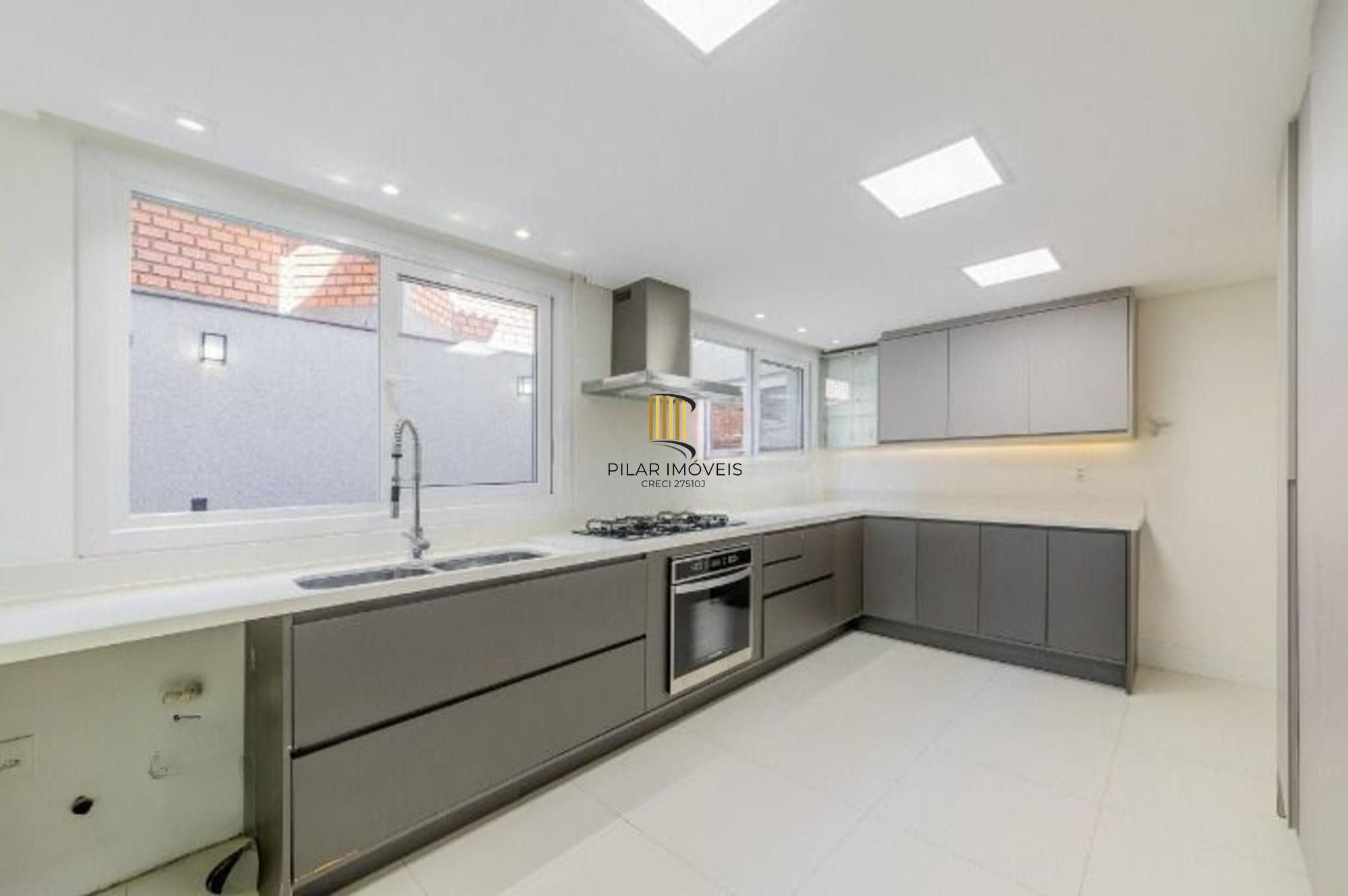 Casa em Condomínio com 5 quartos e 390m² à venda em Boa Vista, Porto Alegre.