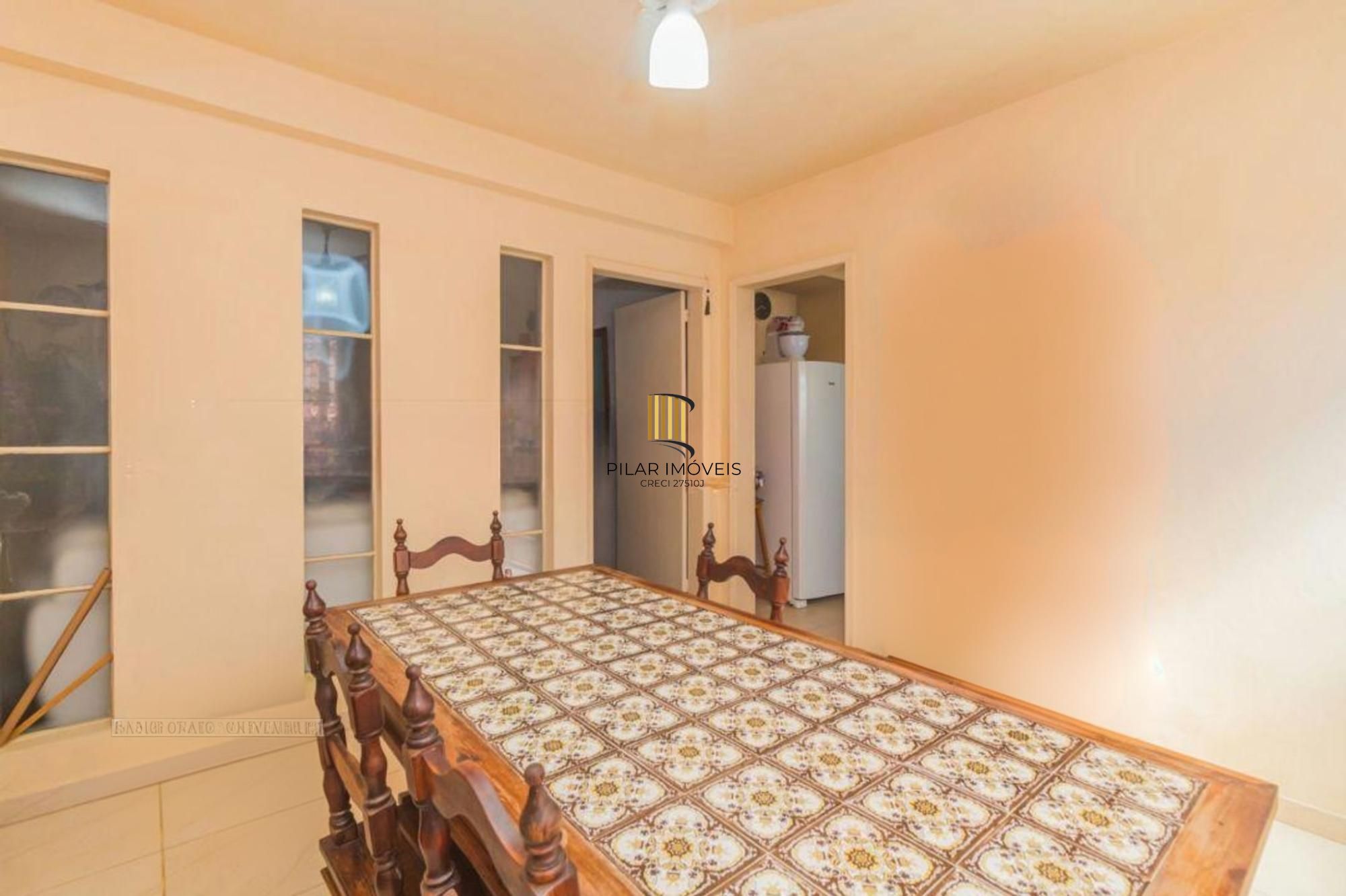 Casa com 255 metros privativos e pátio com piscina no Bairro Higienópolis