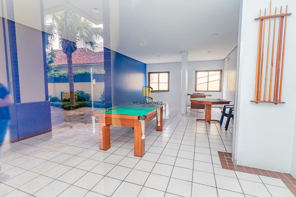 Apartamento com 3 quartos, vaga e elevador no Bairro Menino Deus