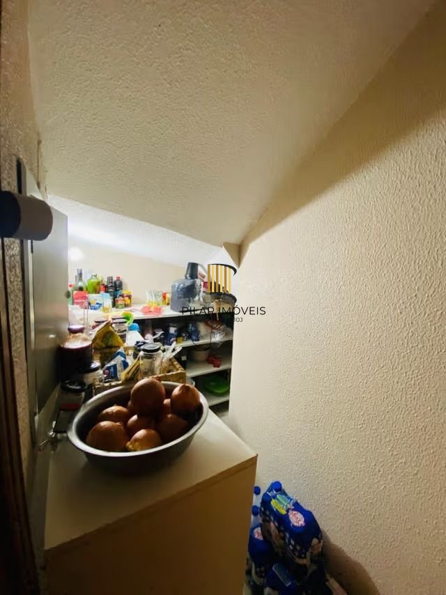 Casa de 3 dormitórios, elevador e 3 vagas de garagem em Canoas.