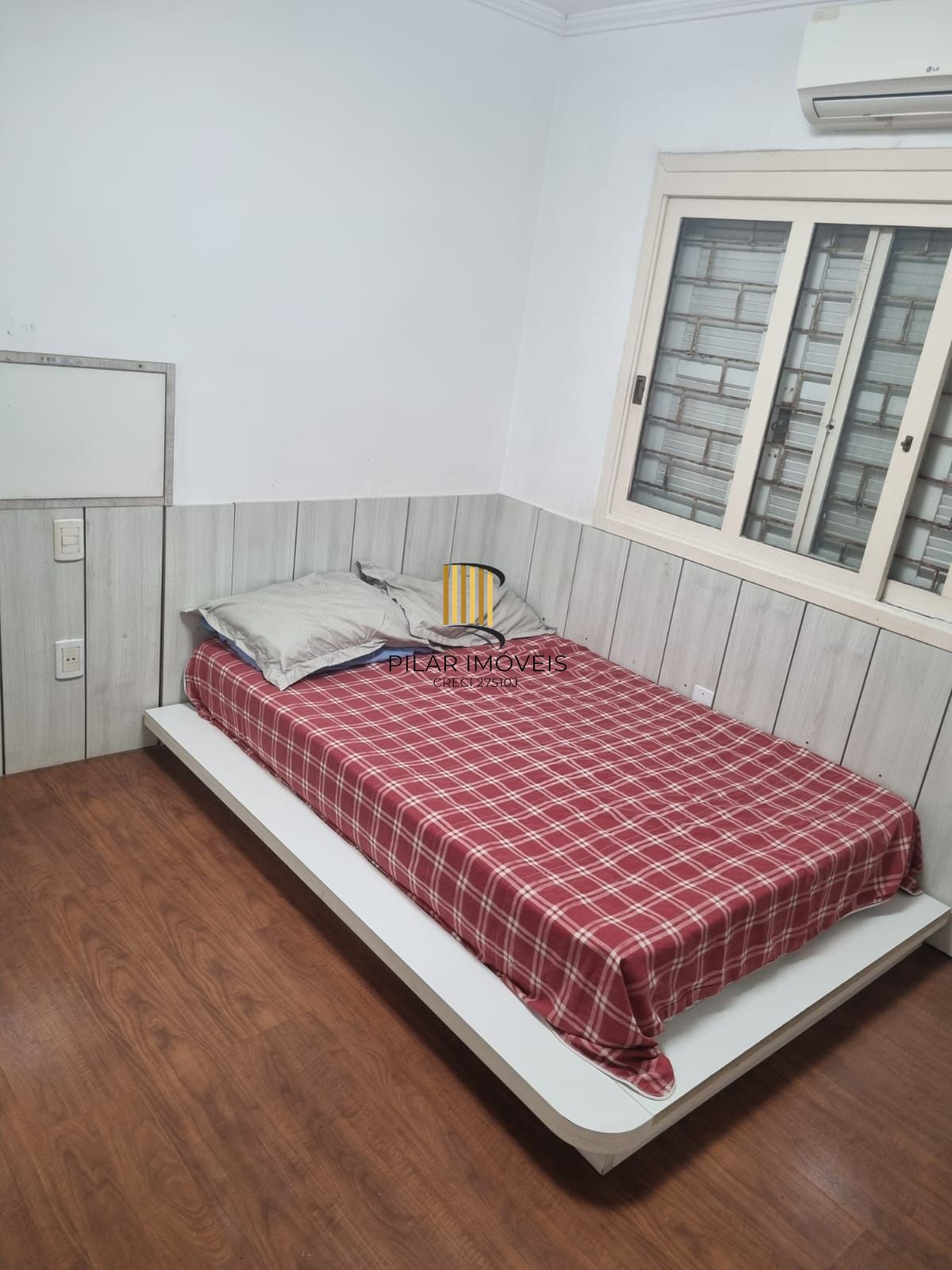 Apartamento térreo semi mobiliado de 3 dormitórios no bairro Cristal