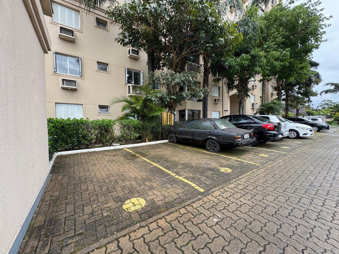 Apartamento com 2 quartos, 1 vaga e elevador no bairro Sarandi