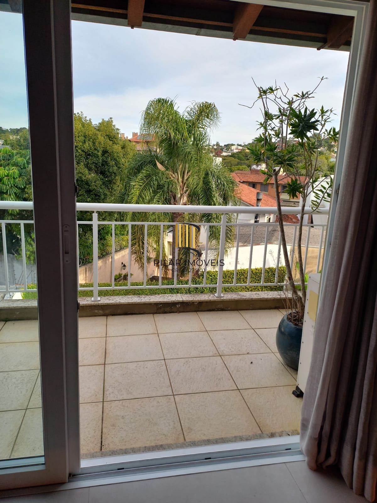 Casa com 4 dormitórios no Bairro Chácara das Pedras