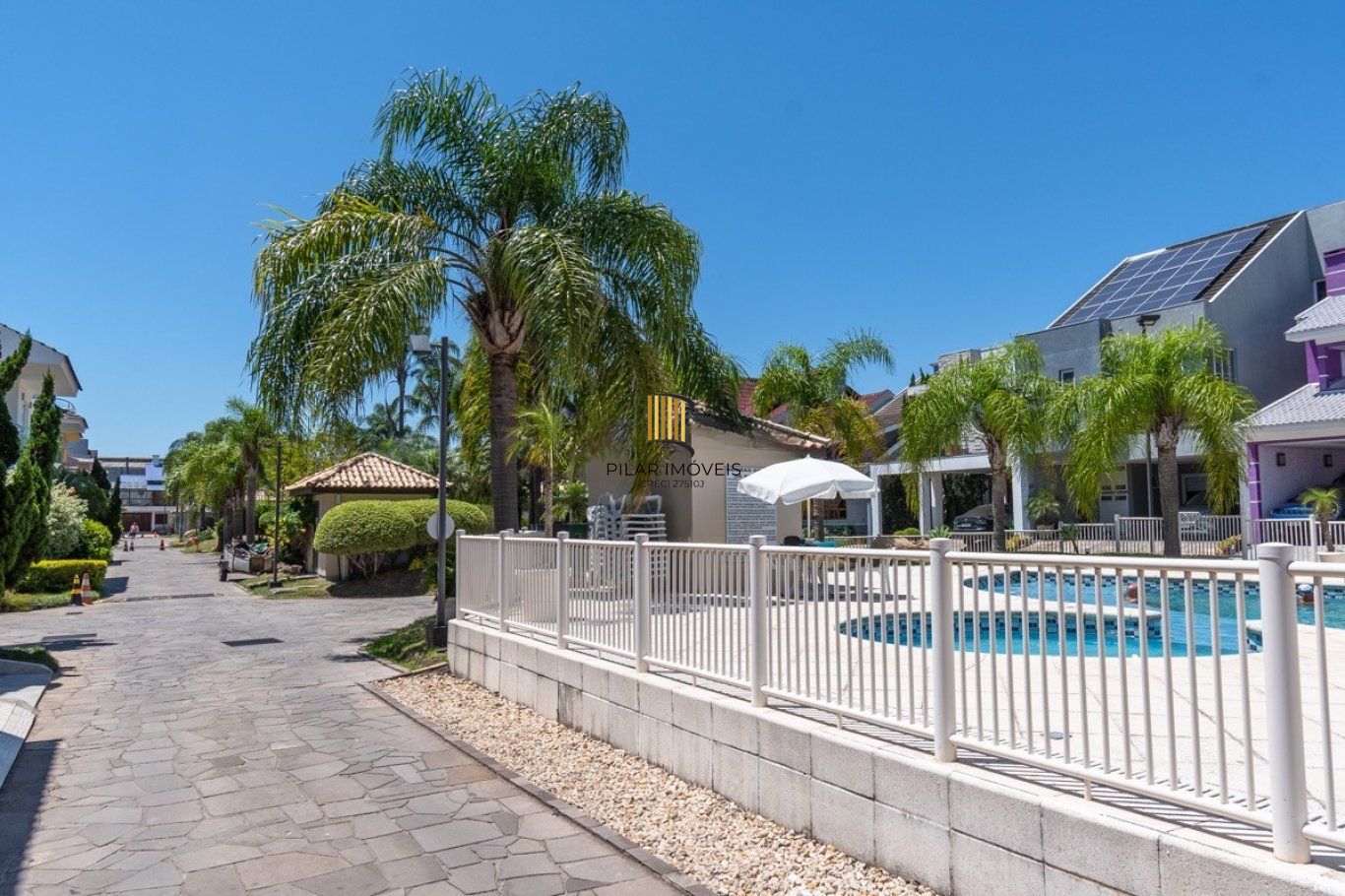 Casa Sobrado 3 dormitórios com suíte, piscina e sótão no Ecoville