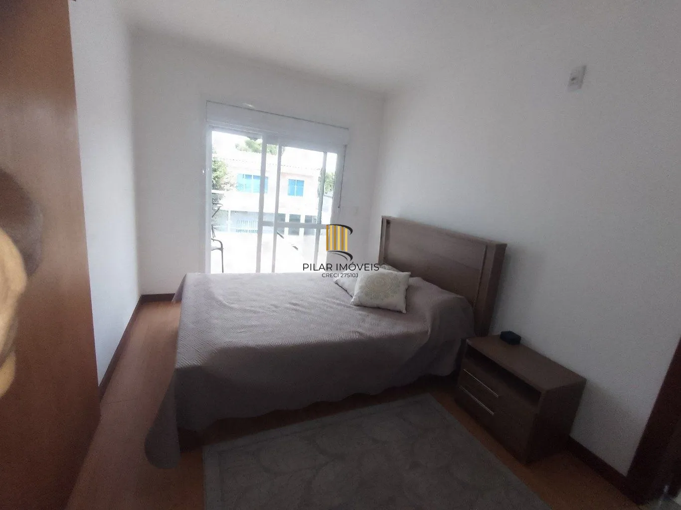 Casa de 5 dormitórios, piscina e 4 vagas de garagem em Canoas.