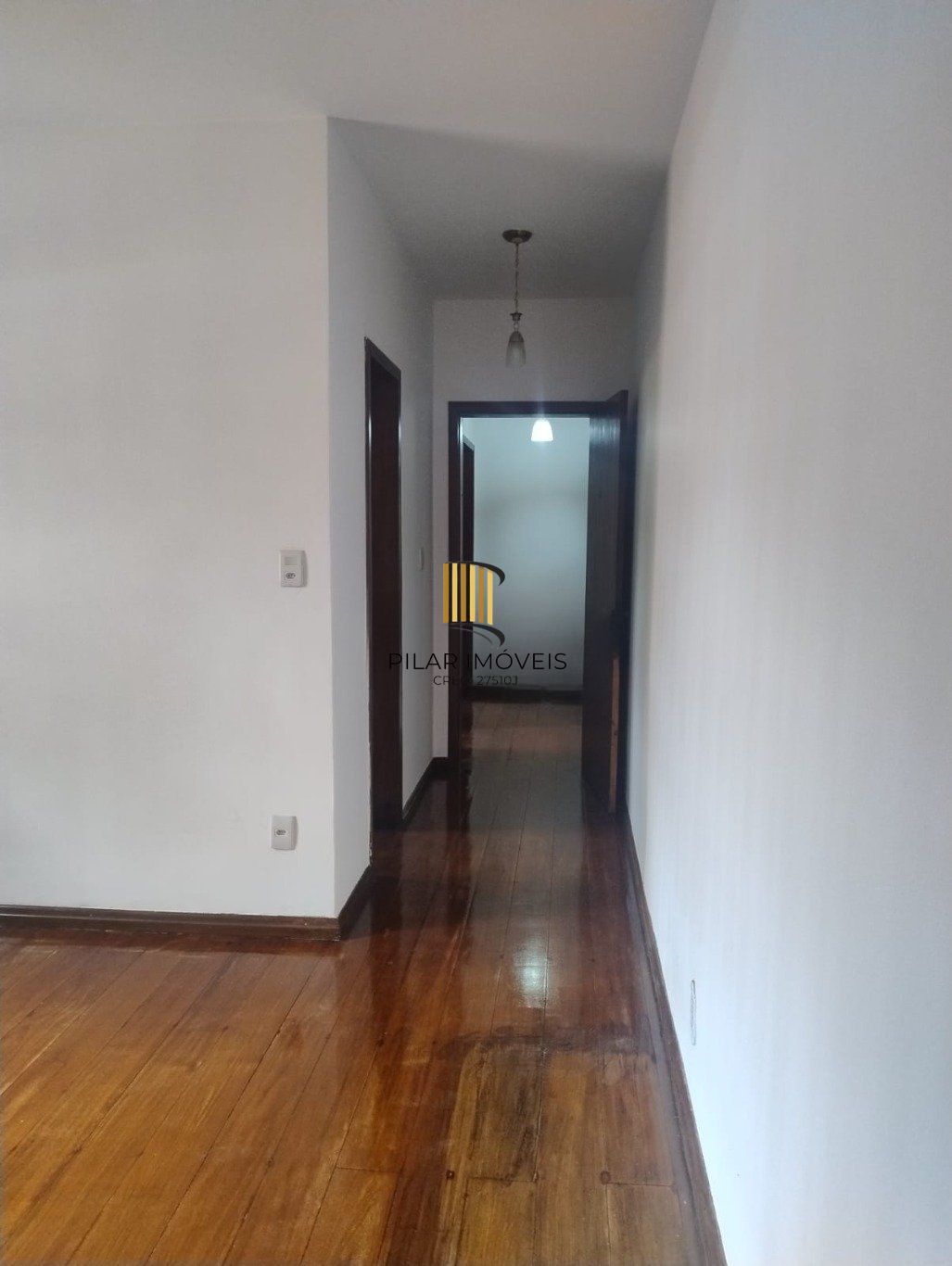 Casa 3 quartos, 4 vagas e churrasqueira no bairro Jardim São Pedro.