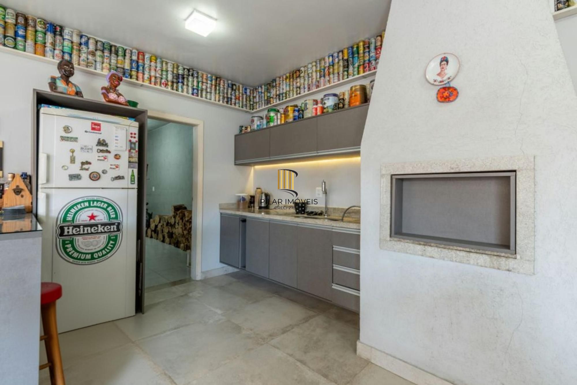 Casa em condomínio de 3 dormitórios,2 vagas e churrasqueira no bairro Agronomia