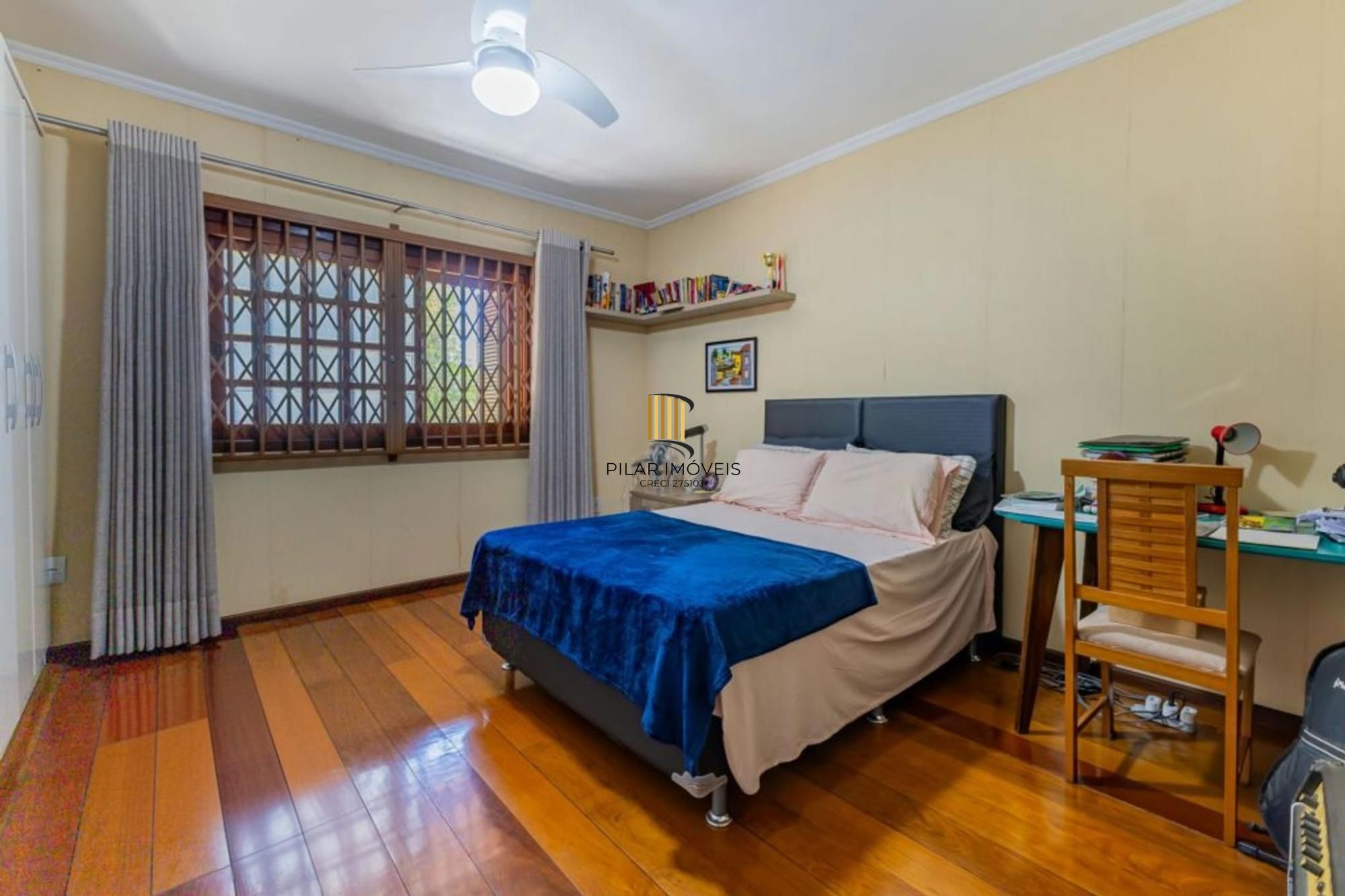 Casa com 1.640,00m², 3 dormitórios, 4 vagas à venda Rua Marista.