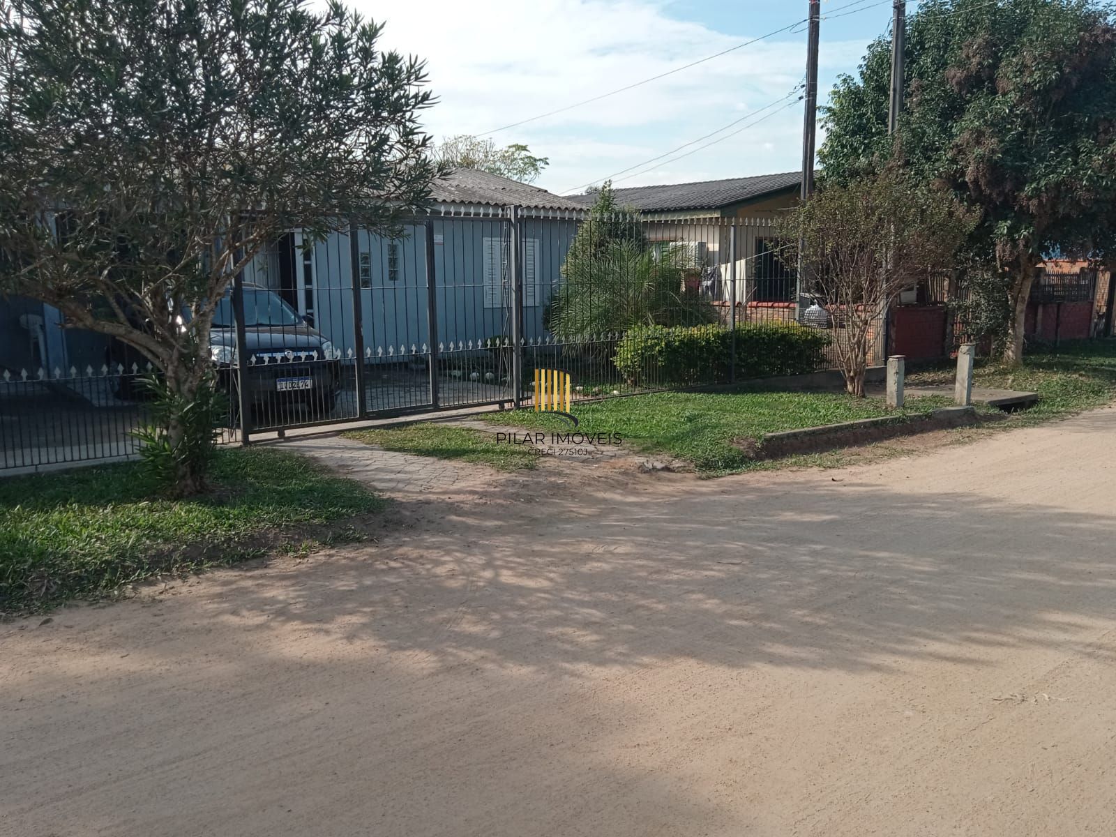 Casa com Piscina à Venda na Vila Elsa – 3 Dorms e Garagem Coberta - Pilar Imóveis