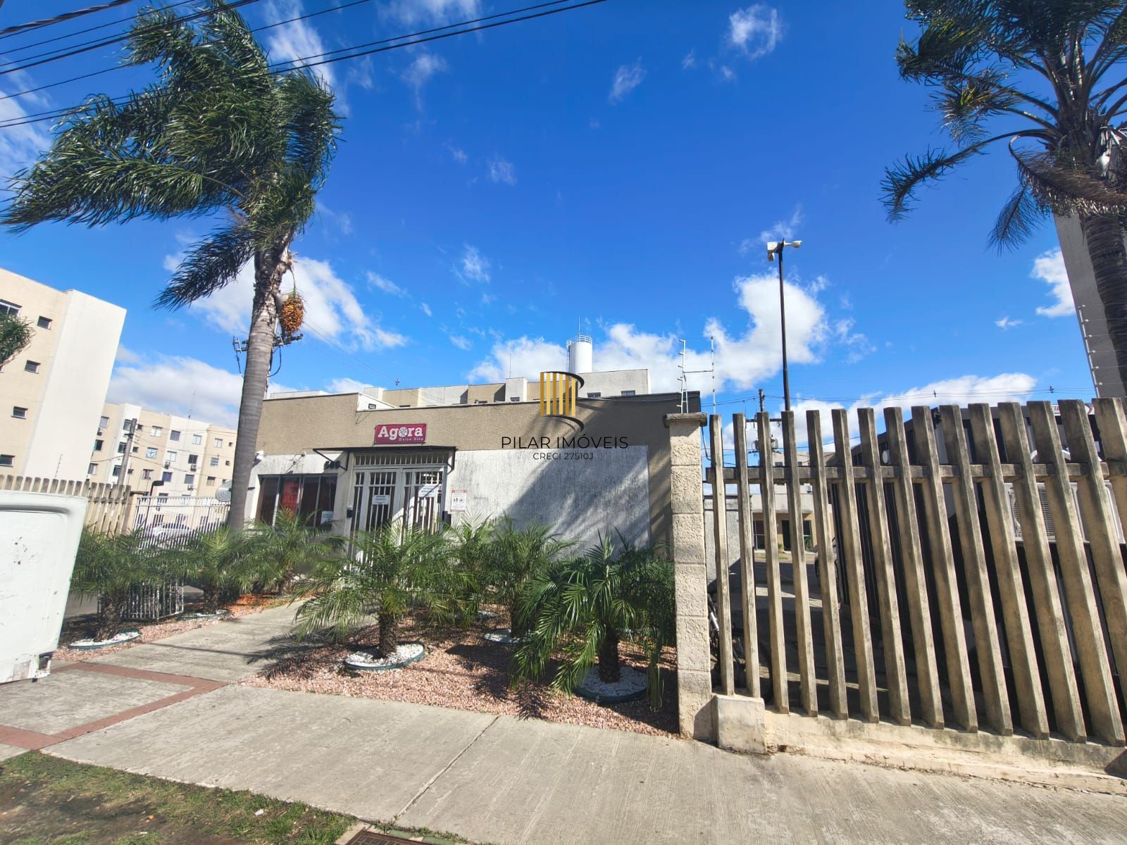 Apartamento Térreo, 2 quartos, vaga, piscina e portaria 24hr no bairro Sarandi.