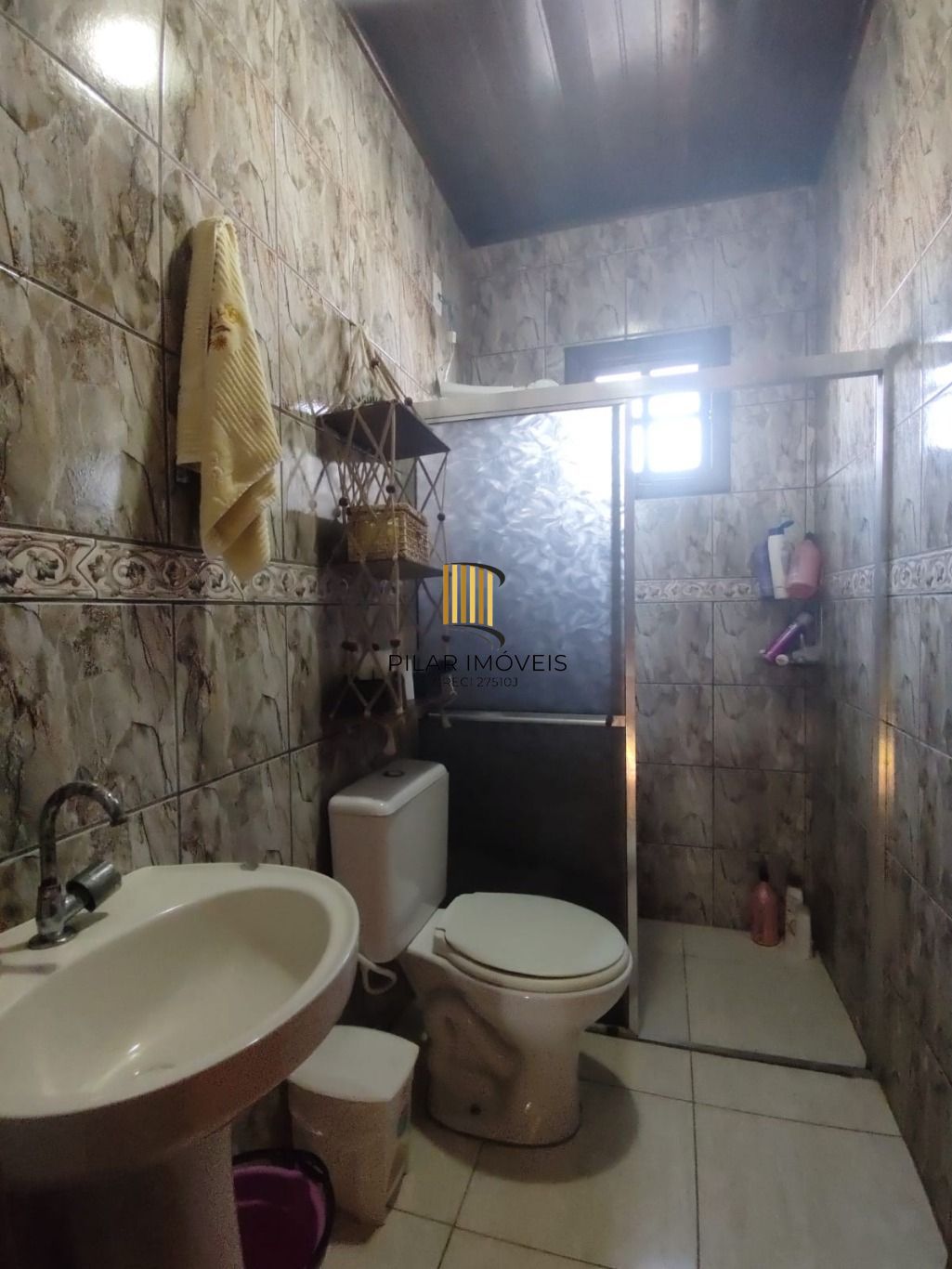 Casa de 3 dormitórios e 2 vagas de garagem em Cachoerinha.