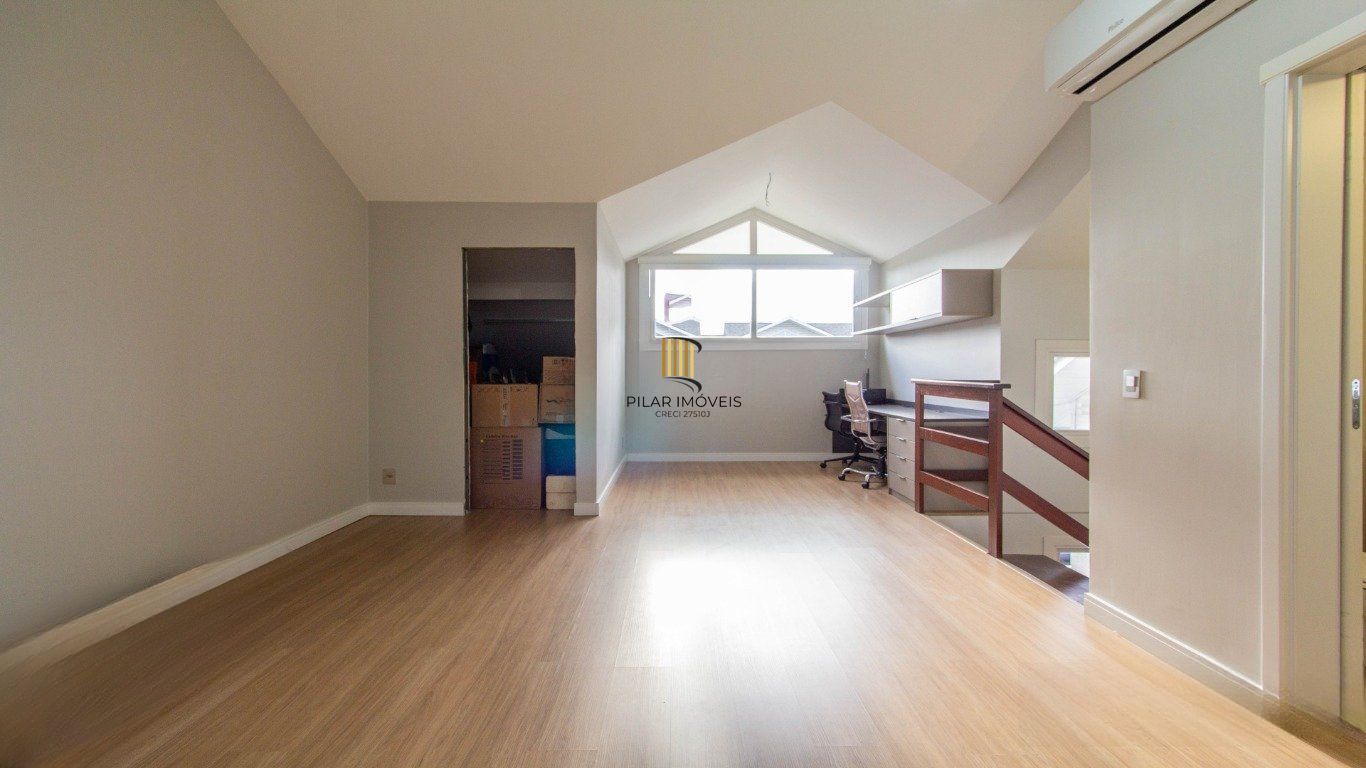 Casa em Condomínio com 3 quartos, 3 suítes, 2 vagas e 195m² no Jardim Carvalho.