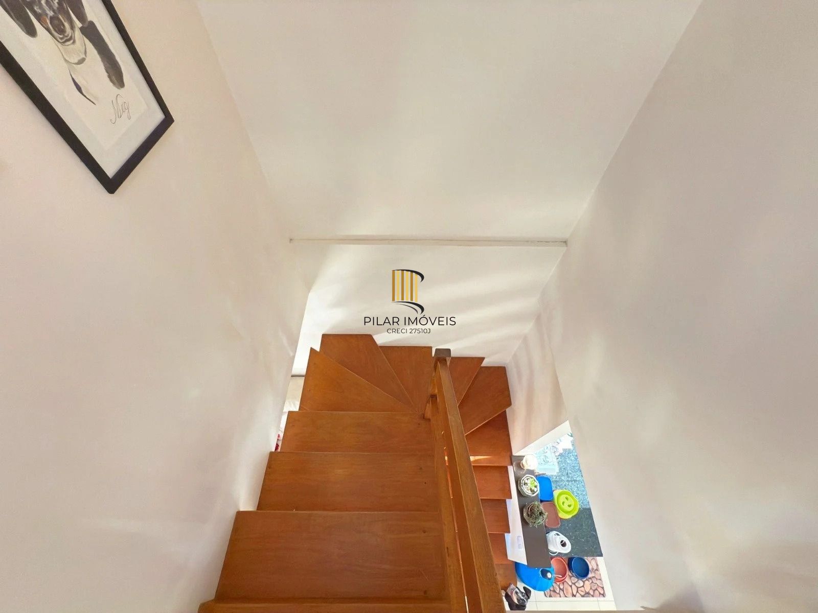 Casa com 2 quartos, 3 banheiros, pátio e churrasqueira no bairro Serraria