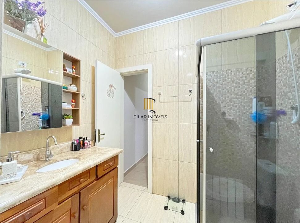 Apartamento térreo com 2 dormitórios no Bairro Menino Deus