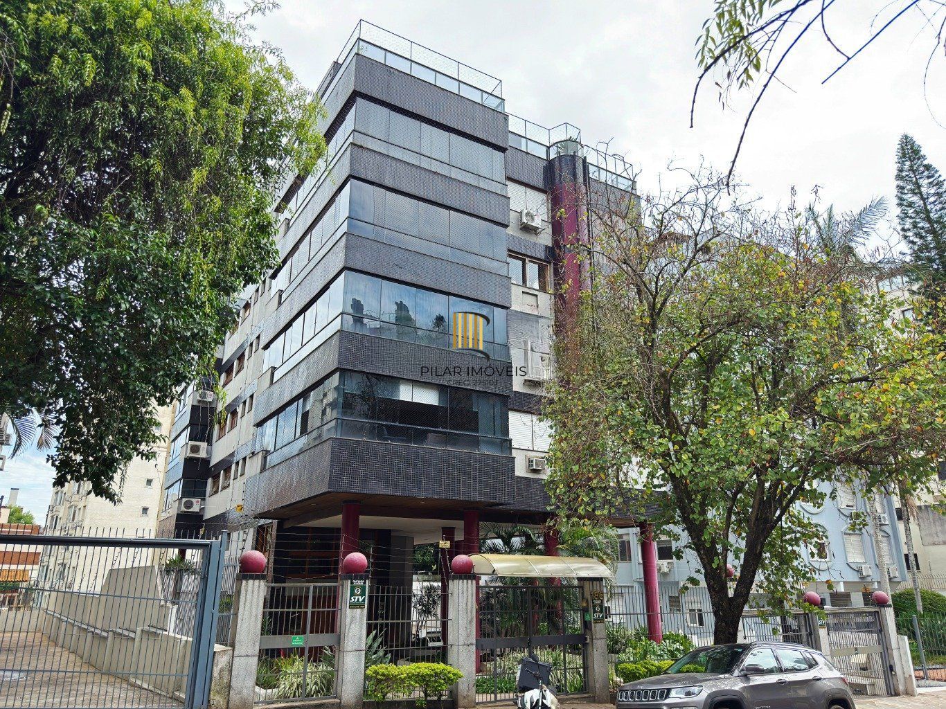 Cobertura de 3 quartos,suíte,elevador,2 vagas no bairro Mont Serrat