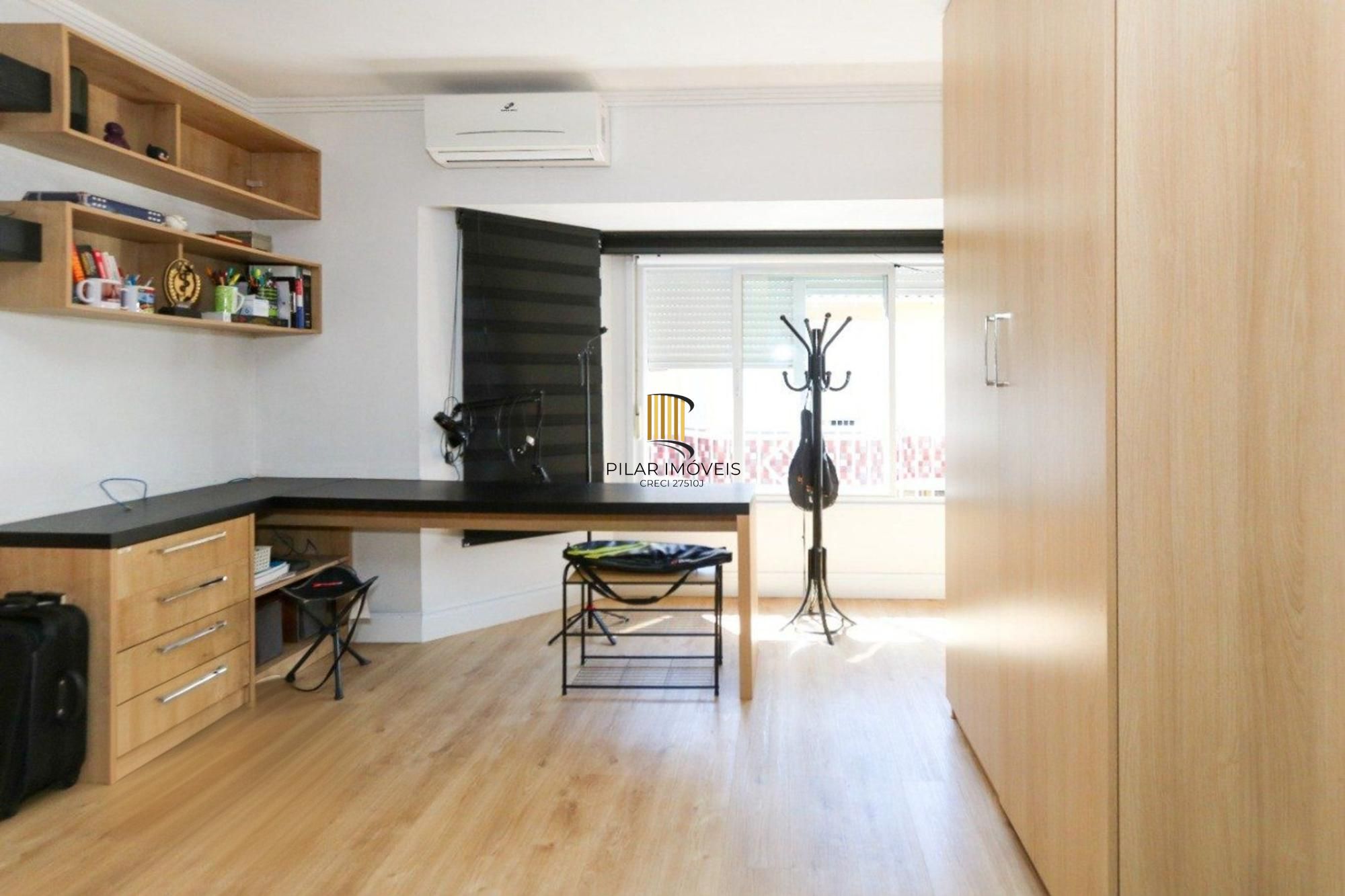 Casa em condomínio com 2 quartos e 2 vagas no bairro Marechal Rondon em Canoas.