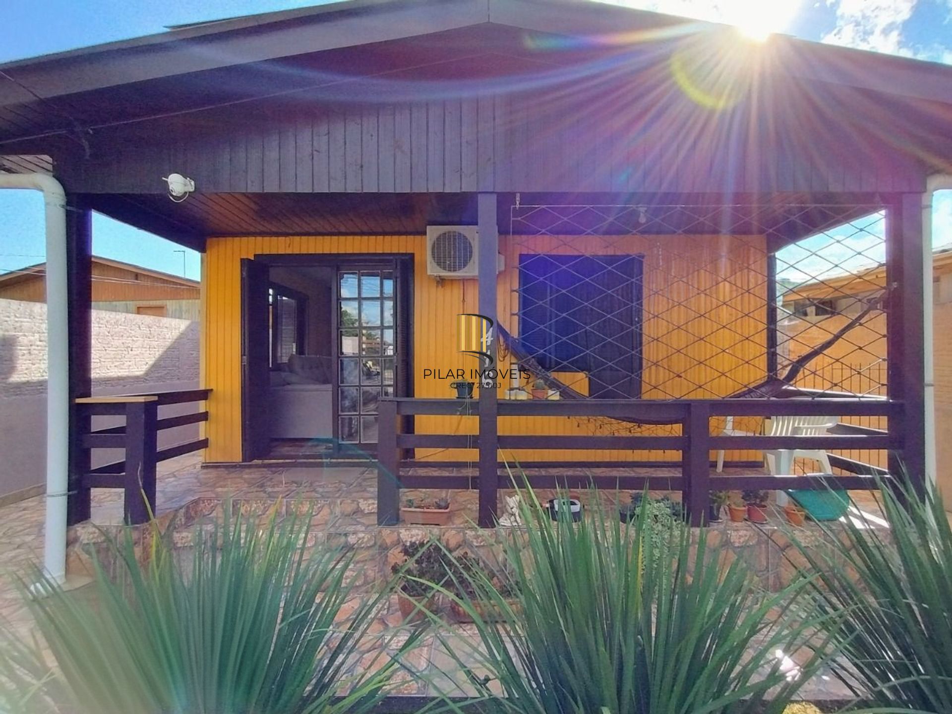 Casa de 4 dormitórios e 4 vagas de garagem em Canoas.