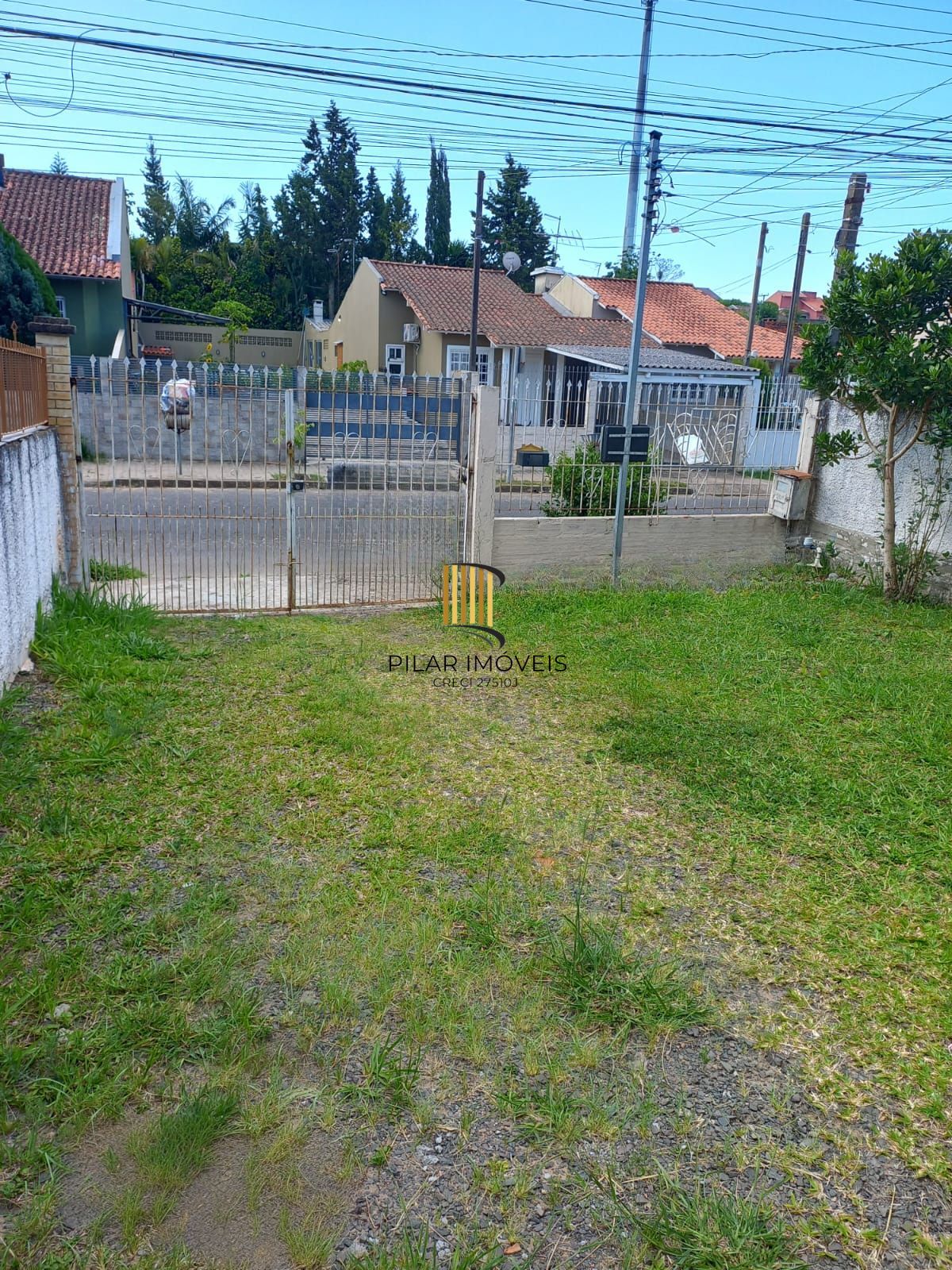 Casa com pátio e edícula no Bairro Porto Verde