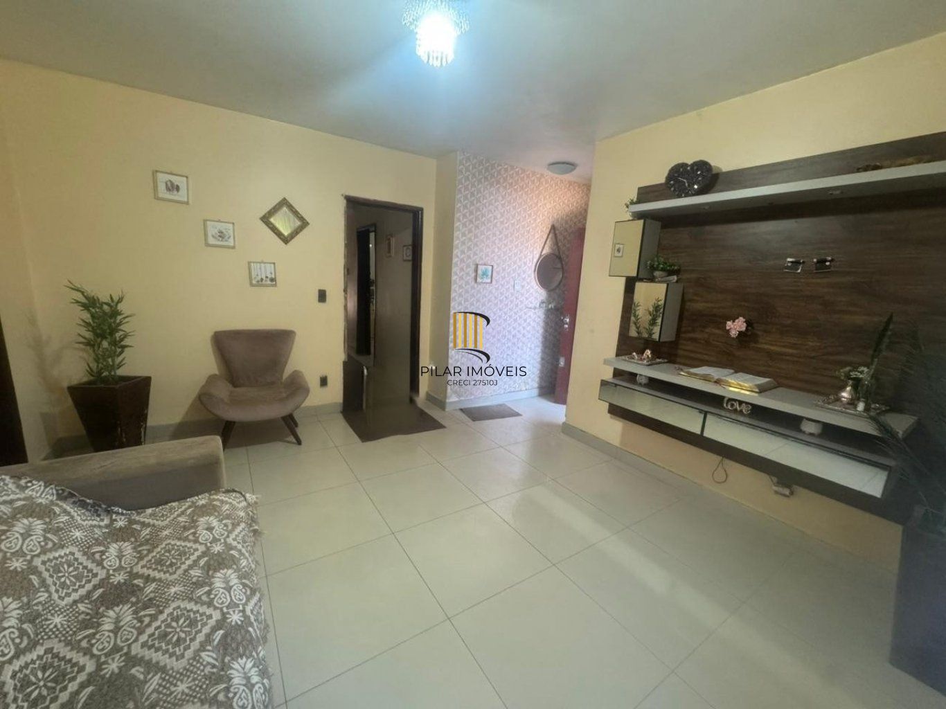 Casa de 5 dormitórios e 4 vagas de garagem em Canoas.