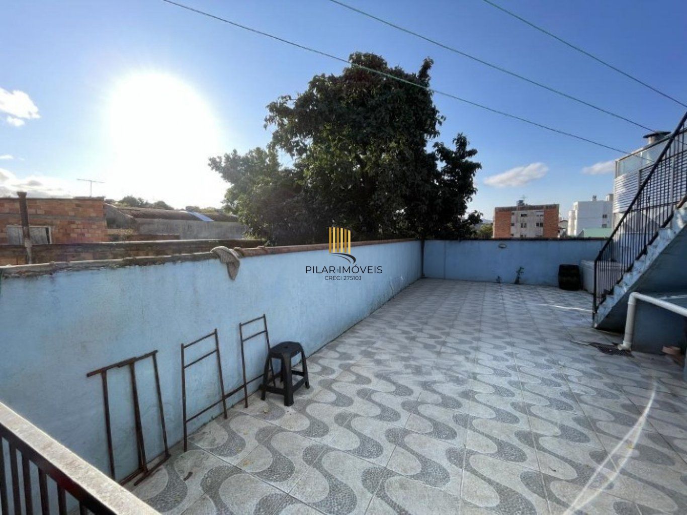 Casa geminada com 3 quartos, vaga de garagem e sacada no bairro Jardim Sabara