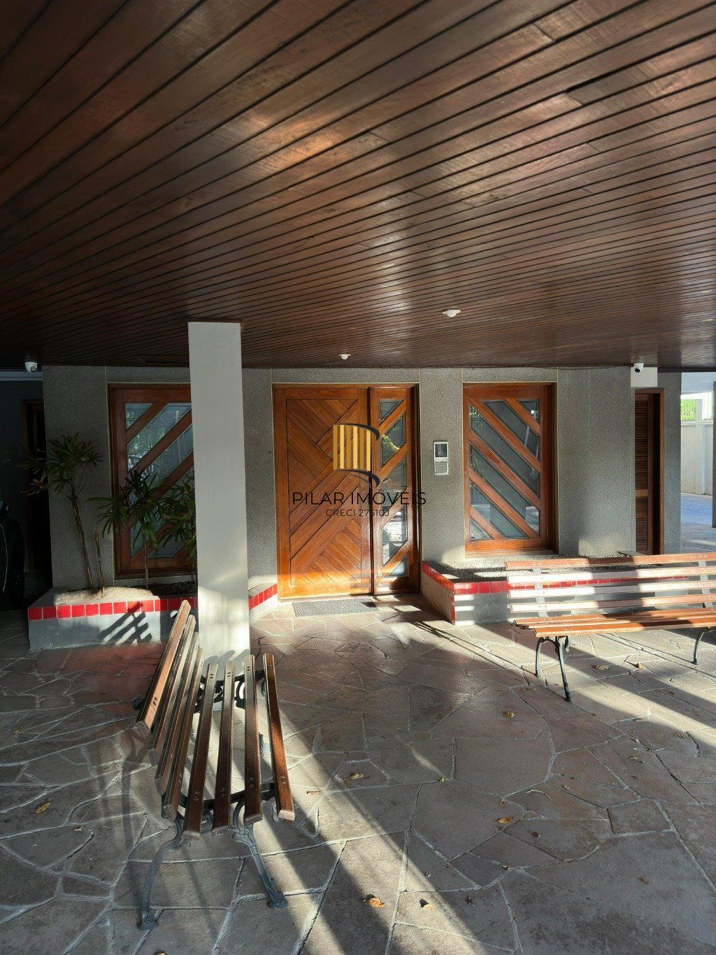 Cobertura de 2 quartos, suíte, 2 vagas no bairro Jardim Planalto.