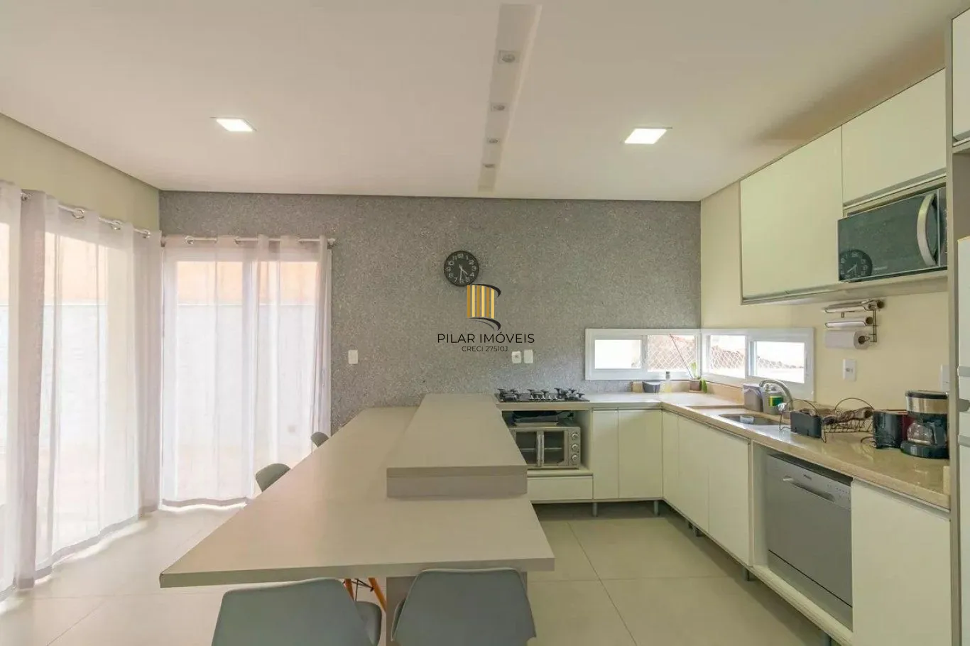 Casa de 3 dormitórios e 3 vagas de garagem em Canoas.