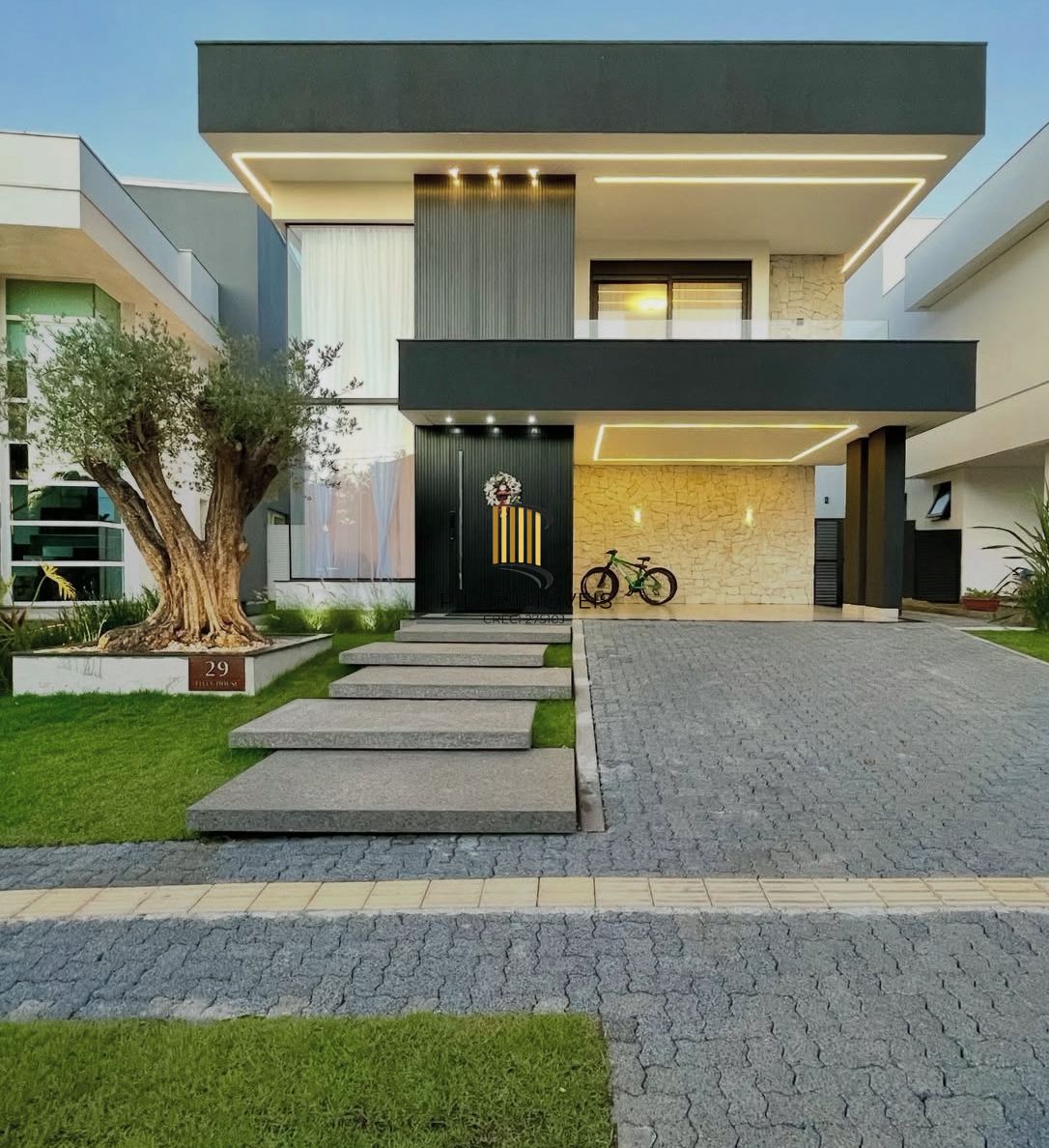 Casa Alto Padrão com 3 Suítes e Piscina no Alphaville