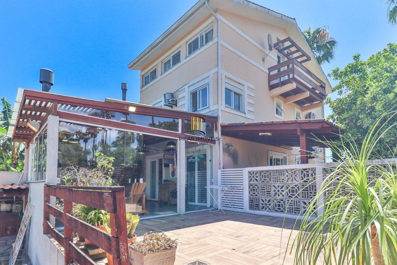 Casa em Condomínio com 3 Dormitórios e Energia Solar na Lomba do Pinheiro