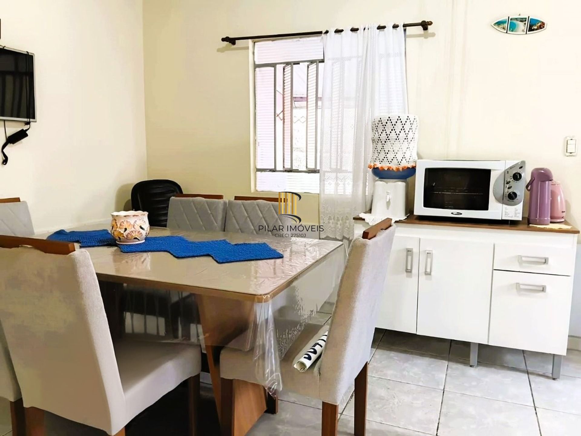 Casa de 3 dormitórios e 2 vagas de garagem em Canoas.