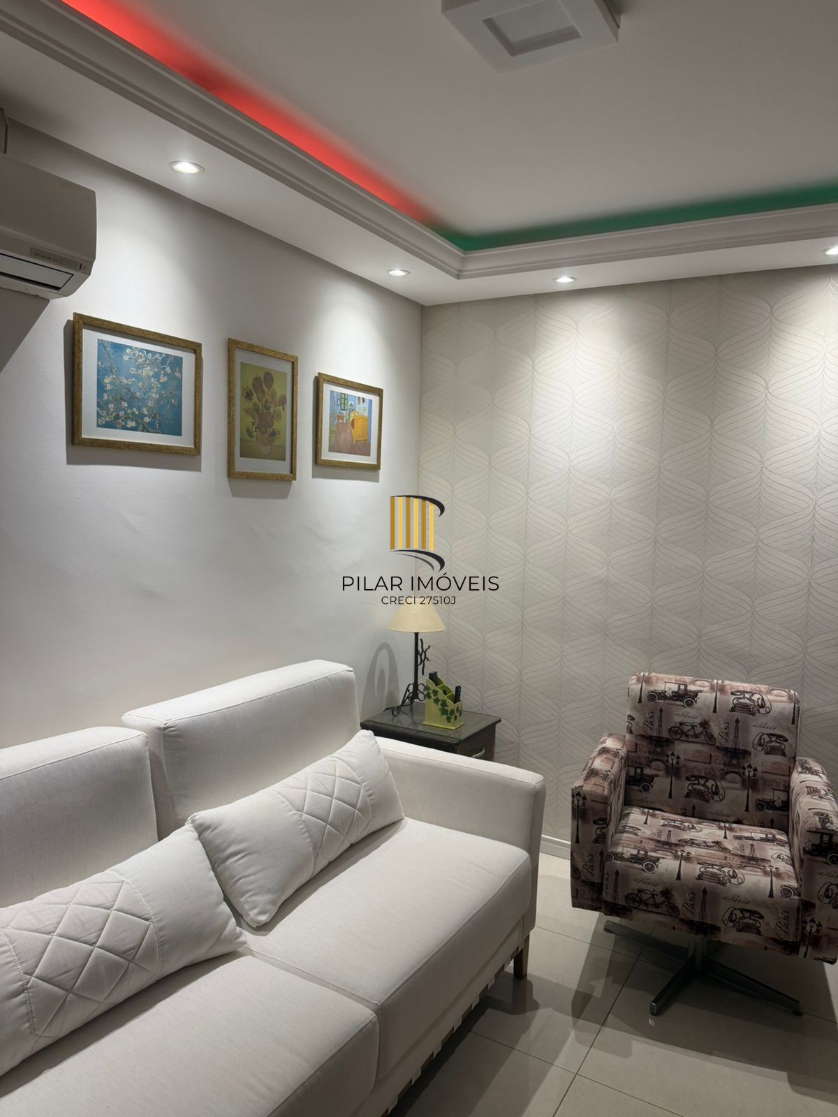 Apartamento 3 dormitórios com Suíte Semi Mobiliado com Vaga de Garagem