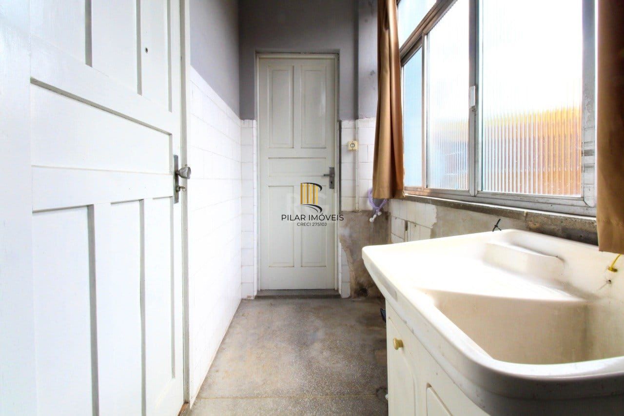 Apartamento com 2 quartos,1 vaga de garagem e elevador no bairro Navegantes