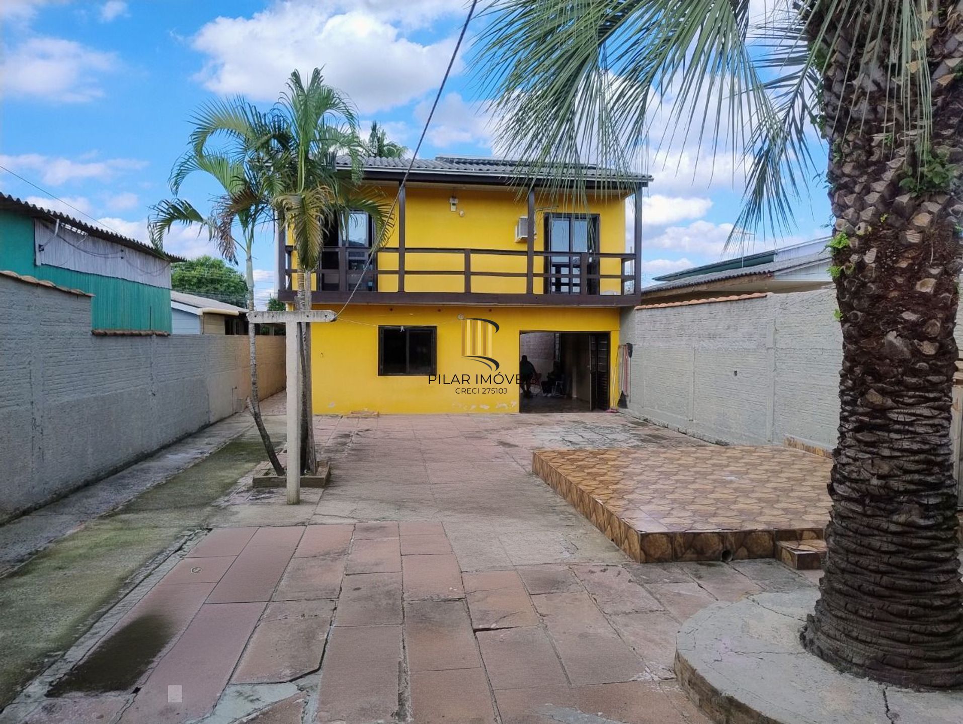 Casa de 4 dormitórios e 4 vagas de garagem em Canoas.