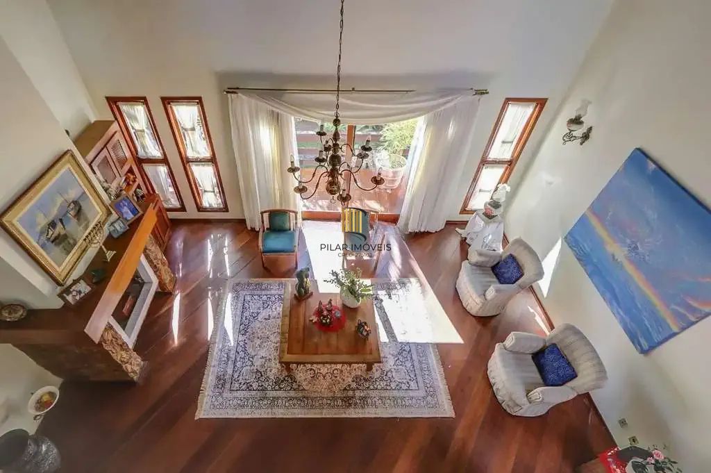 Casa em condominio, 3 quartos, 3 suítes 2 vagas e piscina na Cavalhada.