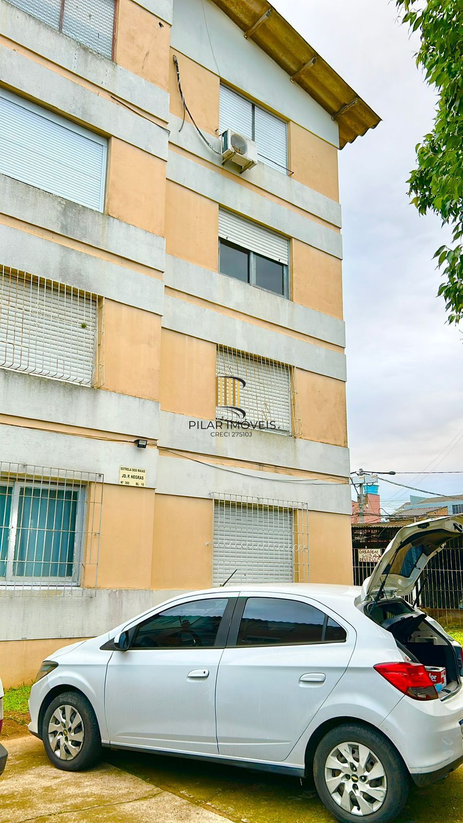 Apartamento térreo com 2 quartos e vaga de garagem no bairro Parque Dos Maias