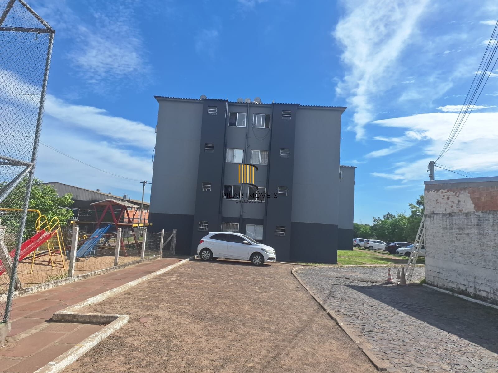 Apartamento 2 dormitórios 1 vaga de garagem no Bairro Maria Regina Alvorada