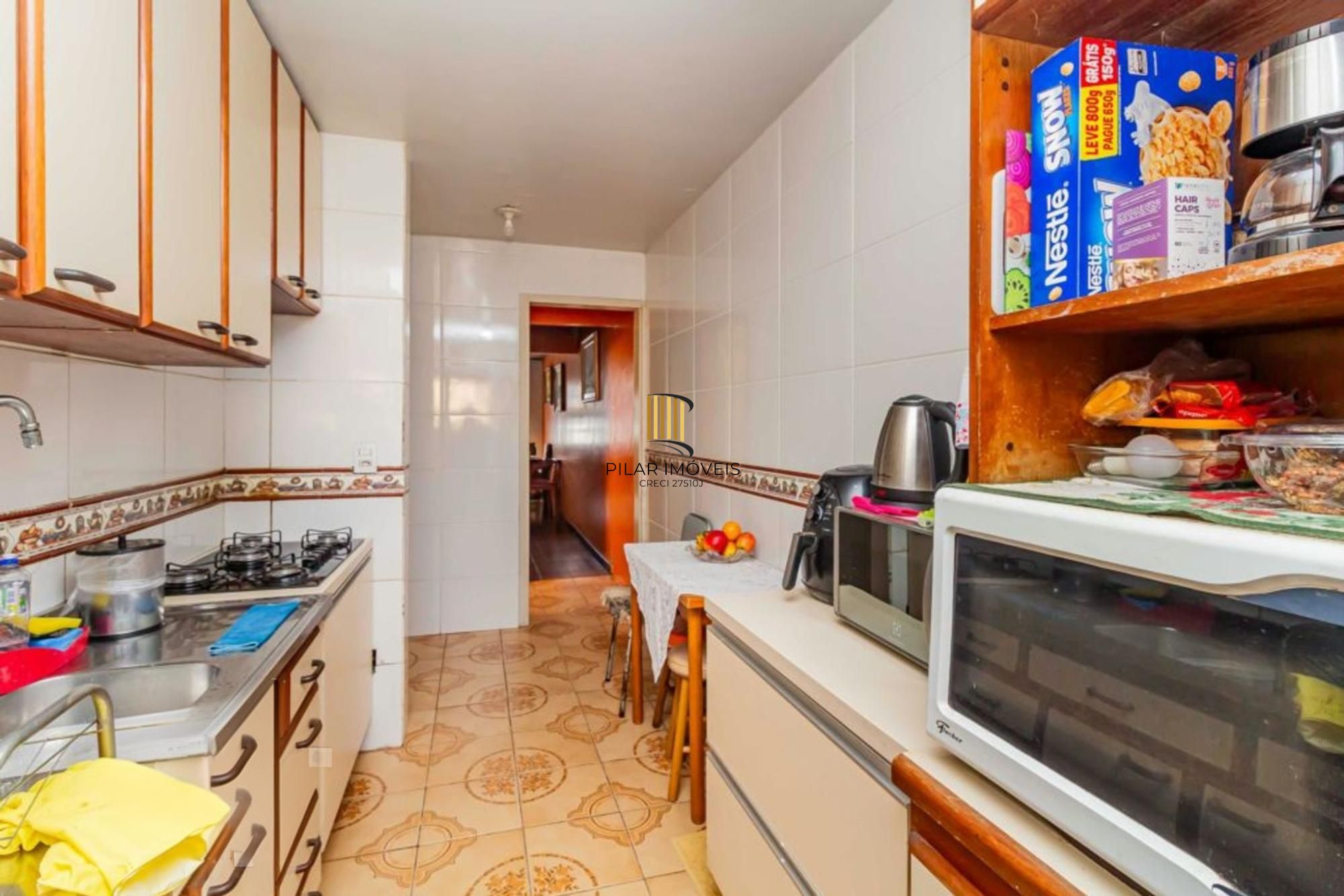 Casa com varanda fechada, 3 quartos, 2 vagas no bairro Farroupilha