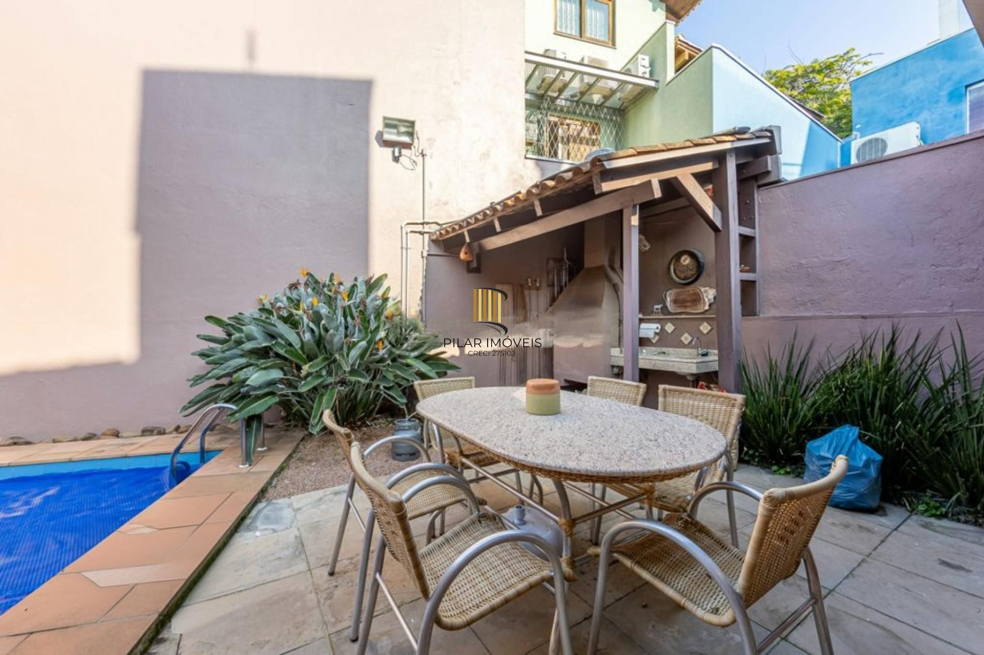 Casa com 4 Quartos, 4 banheiros, 4 vagas e 300 m² á venda  Chácara Das Pedras.