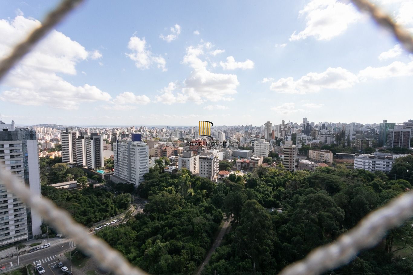 Apartamento com 3 quartos(1 suíte) e 2 vagas de garagem no Bairro Petrópolis