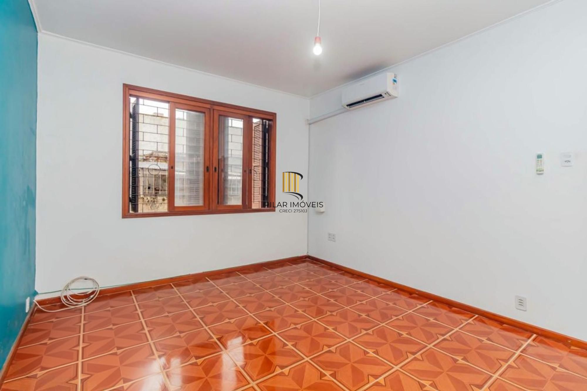 Apartamento térreo de 2 dormitórios bairro São João.