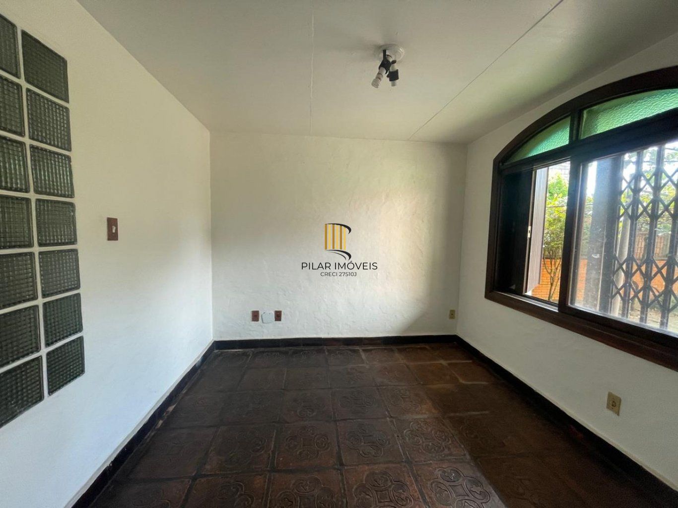 Casa com 5 quartos, 5 vagas e 265m² à venda no bairro Tristeza.