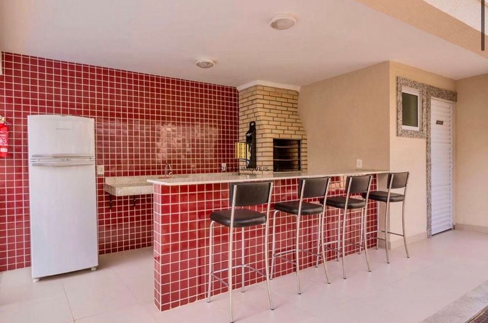 Apartamento 2 dormitórios, 1 vaga e elevador no Morro Santana.