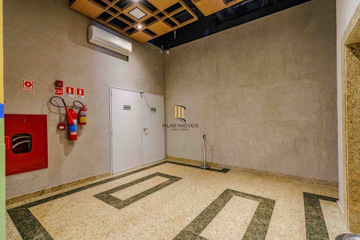 Sala comercial, 2 vagas, elevador e restaurante no bairro Praia de Belas