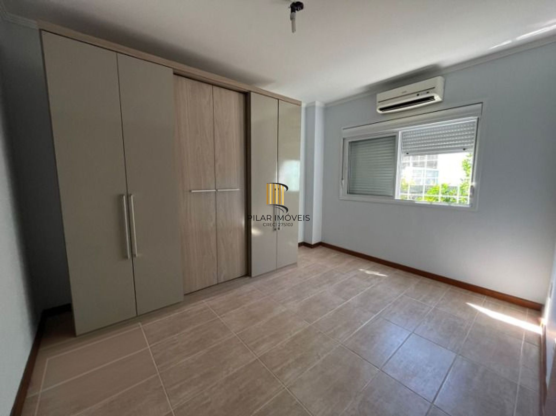 Casa de 2 dormitórios e 2 vagas de garagem em Canoas.