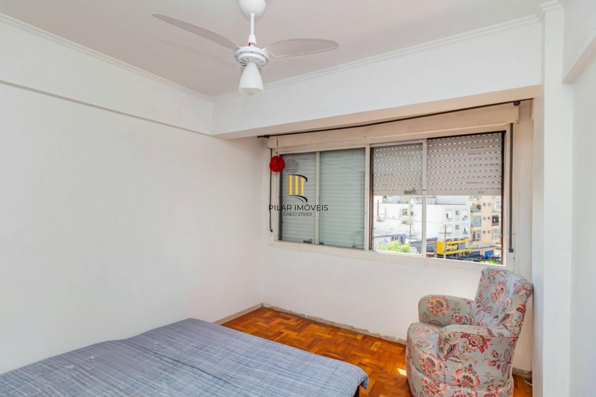 Apartamento com 2 quartos, elevador semi mobiliado no bairro Floresta.
