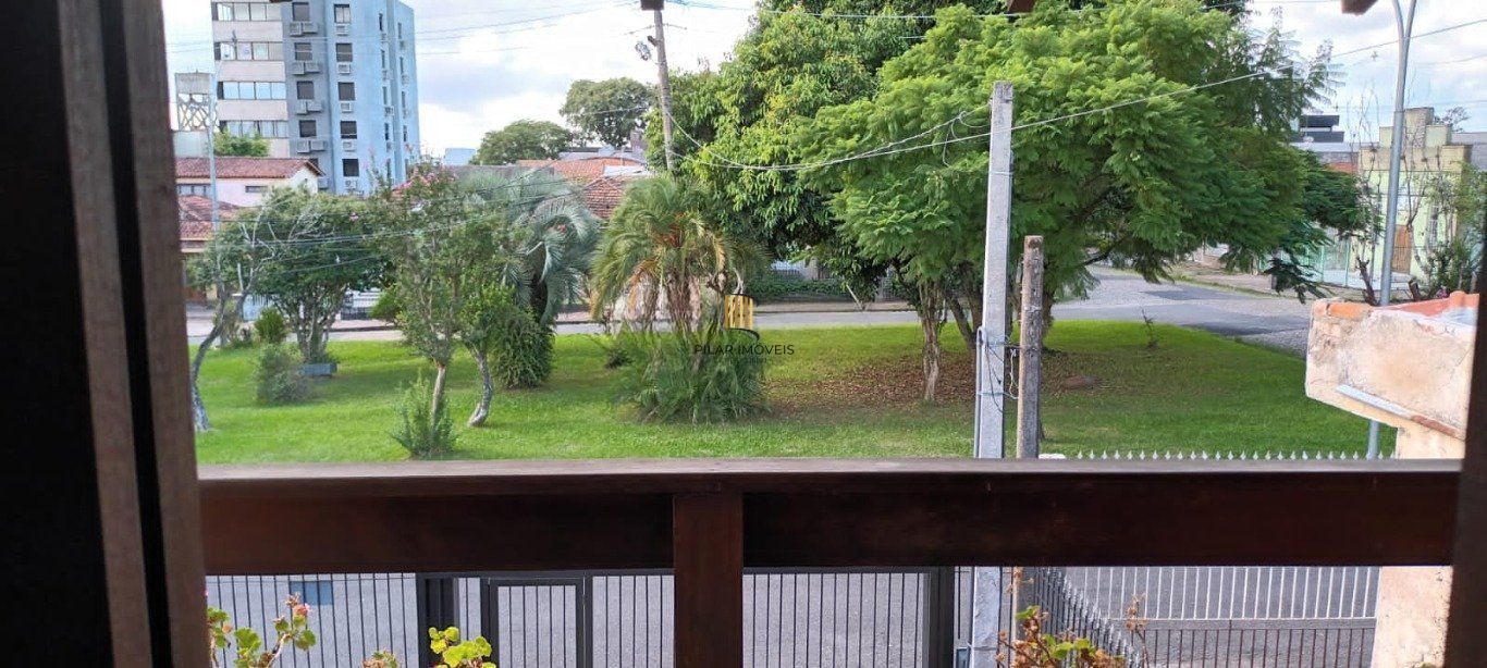 Casa com 3 quartos, 3 banheiros, churrasqueira no bairro Jardim São Pedro.