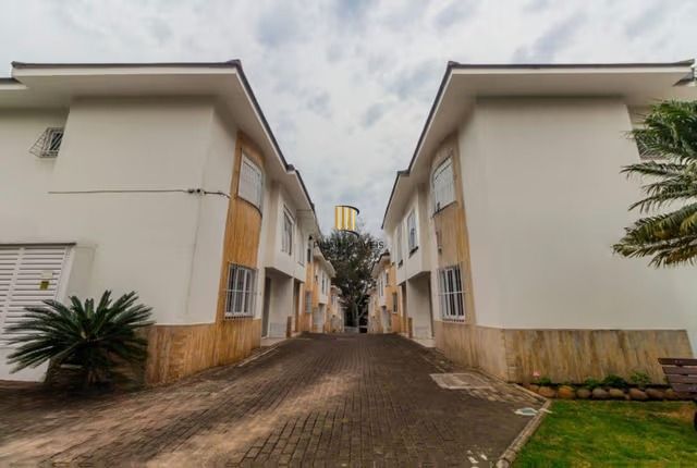 Casa em condomínio de 3 quartos no Bairro Teresópolis Porto Alegre.