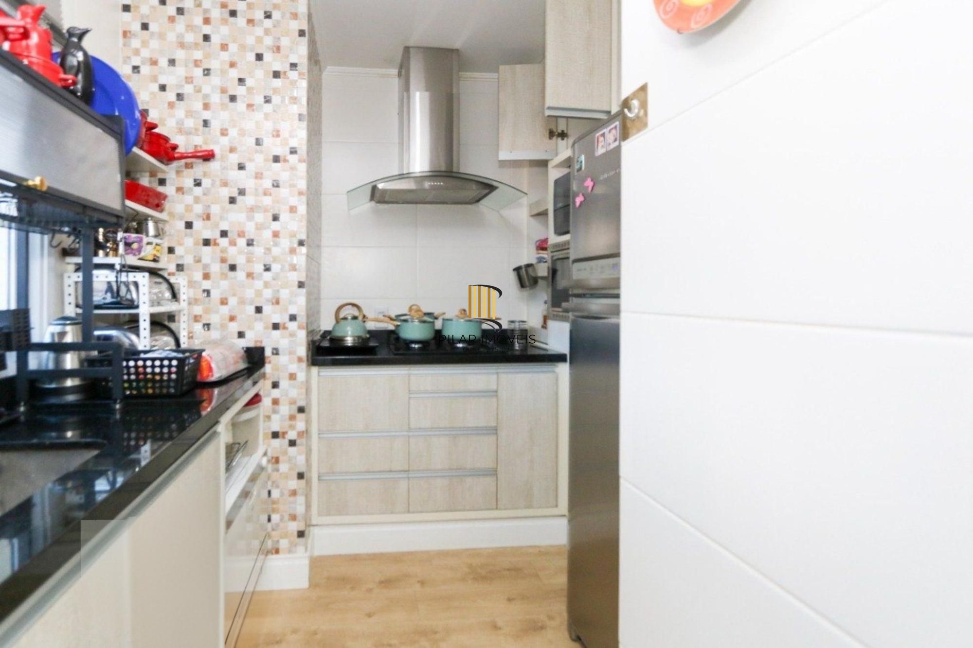 Casa em condomínio com 2 quartos e 2 vagas no bairro Marechal Rondon em Canoas.