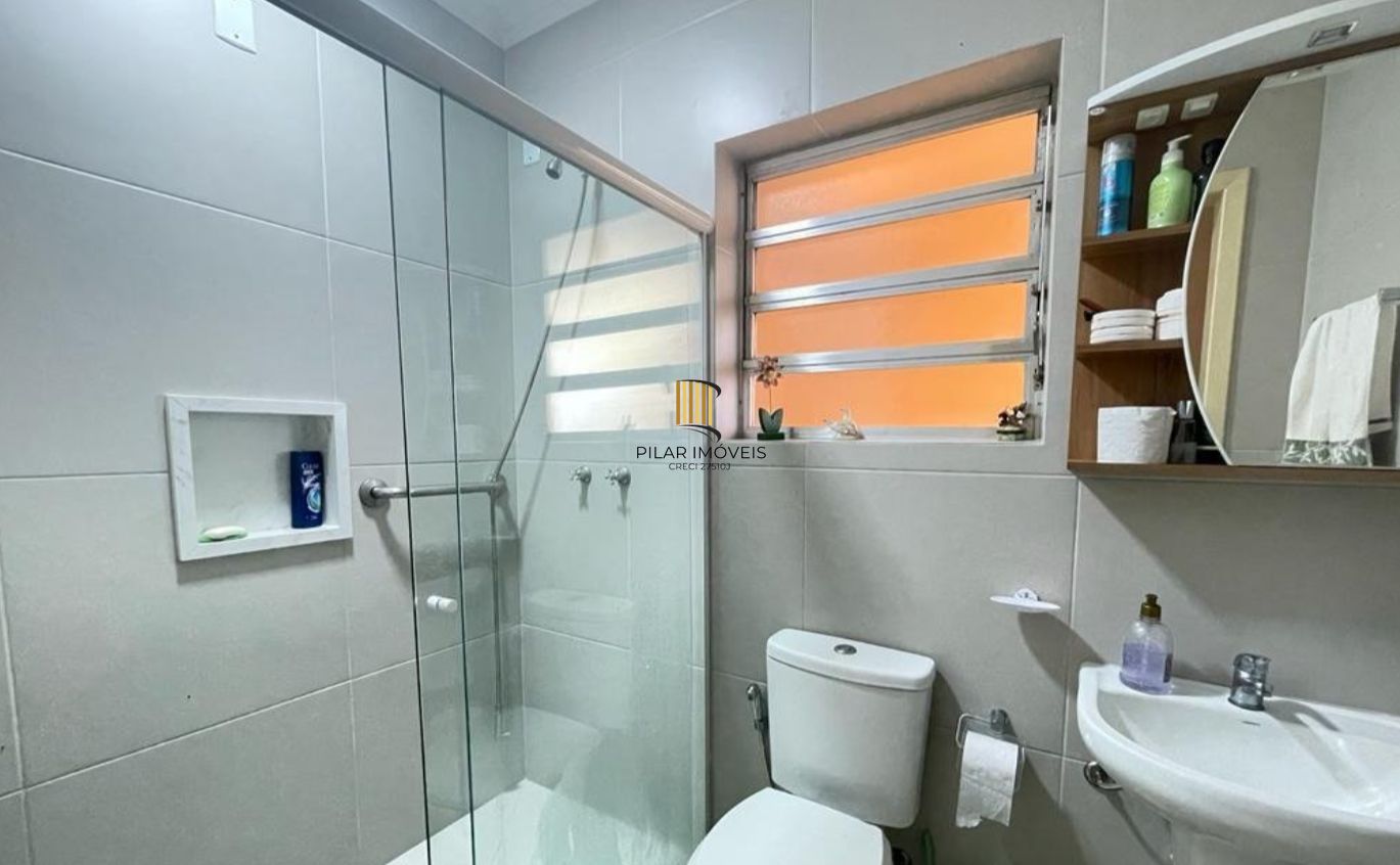 Casa semi mobiliada com 3 dormitórios no Bairro Jardim Floresta