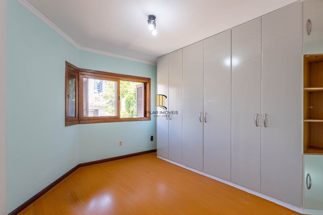 Apartamento com 2 dormitórios (1 suíte) e 1 vaga no Bairro Bela Vista